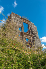 Ruine eines ausgebrannten Gebäudes auf Madeira
