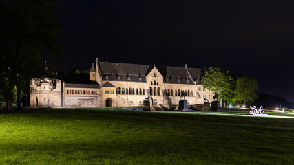 Fototapeta na wymiar Kaiserpfalz von Goslar bei Nacht