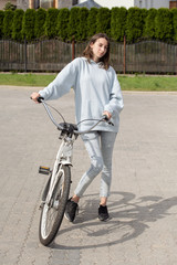 Fototapeta na wymiar young woman cyclist