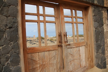 beach house old door