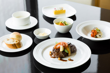 양식 코스 요리, 스테이크,디저트 등