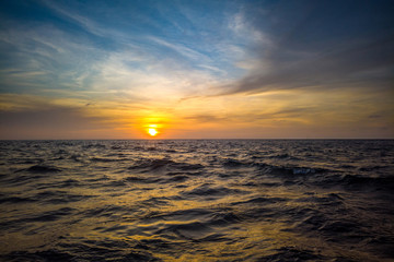 Obraz premium Beautiful Sunset over the tropical sea.