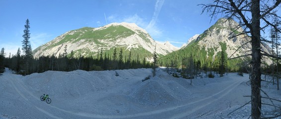Panorama am Isarradweg im Karwendel