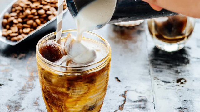 ICED COFFEE LATTE / Cinemagraph - Iced coffee latte recipe