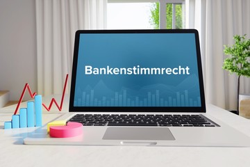Bankenstimmrecht – Business/Statistik. Laptop im Büro mit Begriff auf dem Monitor. Finanzen, Wirtschaft, Analyse