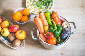 Fototapeta na wymiar Healthy eating: Topview of fresh organic vegetables in the kitchen