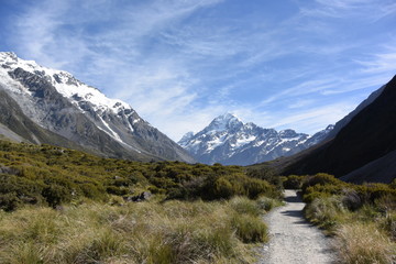 Fototapeta na wymiar マウントクックトレッキング。ニュージーランド。Mt. Cook and Hooker Valley From The Village, New Zealand