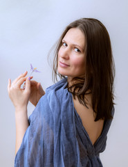 Obraz premium Portrait of a middle-aged woman with a crocus flower