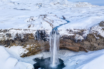 Der Seljalandsfoss Wasserfall im Süden Islands im Winter