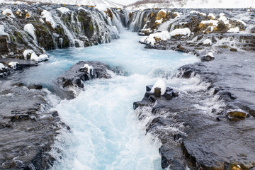 Der Bruarfoss Wasserfall im Süden von Island im Winter