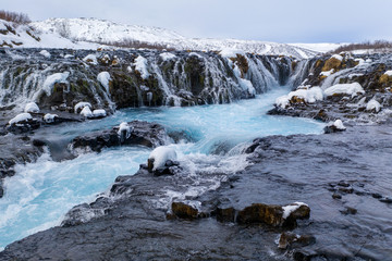 Der Bruarfoss Wasserfall im Süden von Island im Winter