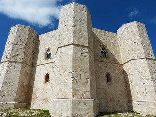 Fototapeta na wymiar the fortress of Castel del Monte, Apulia region, Italy