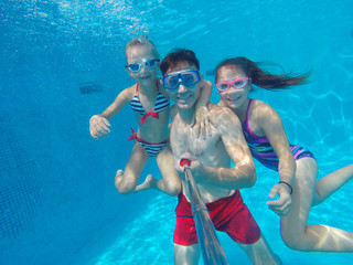 family  in swimming pool