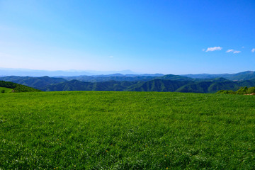 初夏の寺沢高原より岩手山を望む。遠野、岩手、日本。5月下旬。