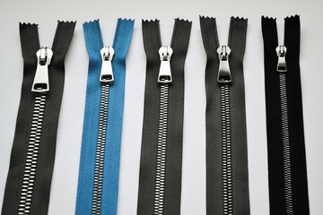 Metal zipper set for sewing clothing and bags