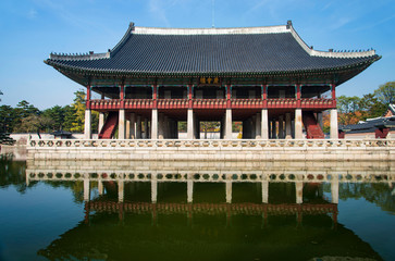 Fall/winter seasons in Gyeongbokgung Palace in Seoul, South Korea. Gyeongbokgung Palace was the first and largest of the royal palaces built during the Joseon Dynasty.