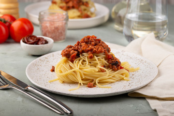 Pasta bolognese with sundried tomatoes