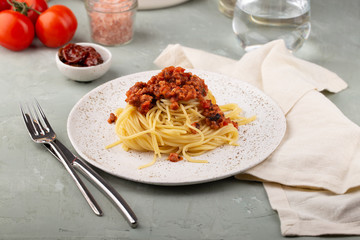 Pasta bolognese with sundried tomatoes
