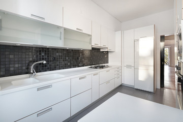 Cozinha moderna interior de apartamento - 332691714
