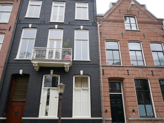 Obraz premium traditional amsterdam terraced canal houses