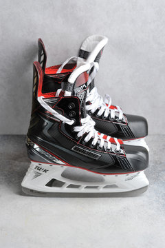  Bauer hockey skates, vapor