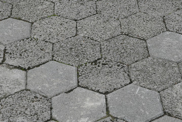 Obraz premium Gray interlocking paving stone driveway directly from above.