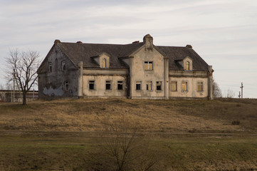 Abandoned house for servants of an old gentry manor in Priluki, Belarus