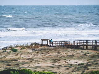 Fototapeta na wymiar couple contemplating the sea on a beach