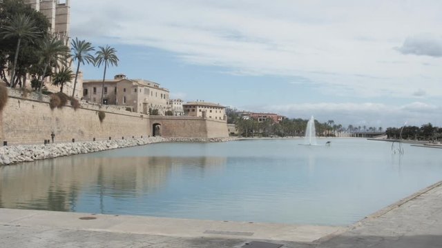 Parc de la Mar - Empty Urban Park With Pond And Water Fountain. Location: Palma de Mallorca, Mallorca (Majorca), Spain, Europe. Date: March 9, 2020. 