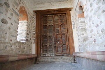 The gate of the historic Mosque ' Al-Ashrafieh ' in Taiz City
