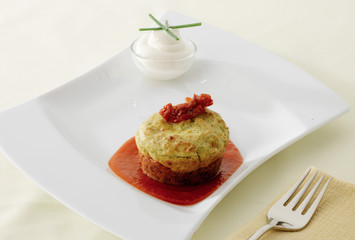 Tortino di verdure con salsa di pomodoro
