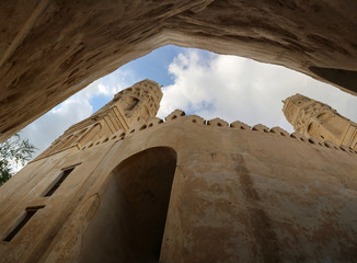 Taiz / Yemen - 22 Nov 2019 :The historic  Mosque 'Al-Ashrafieh'  which located in Taiz City is a historical and architectural masterpiece that is more than 600 years old 
