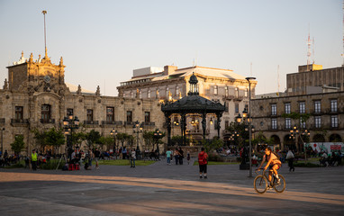 plaza de armas Guadalajara atardecer 