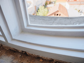 Obraz premium Old white wooden window restoration renovation recovery