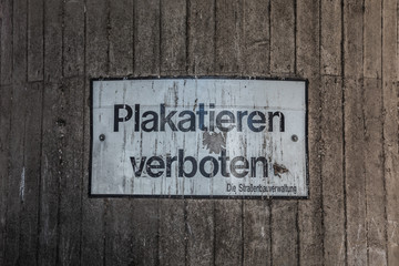 schild plakatieren verboten