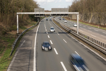 autos auf deutscher autobahn