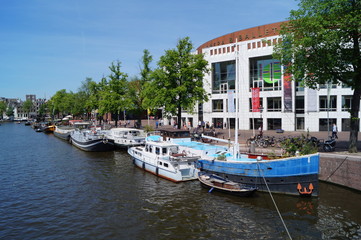 Fototapeta na wymiar canals in Amsterdam