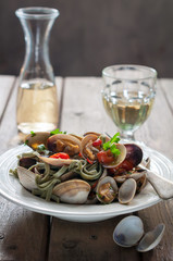 Spirulina Linguine Pasta with Clams and Cherry Tomatoes
