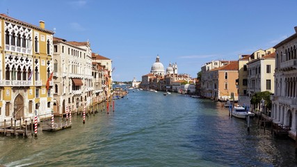 Fototapeta na wymiar Blick auf das Wasser des Canal Grande, Venedig
