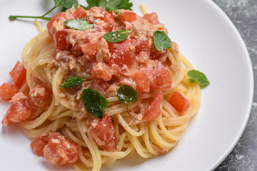 トマトとツナのパスタ