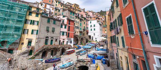 Fototapeta na wymiar Riomaggiore, Cinque Terre. Beautiful colourful homes