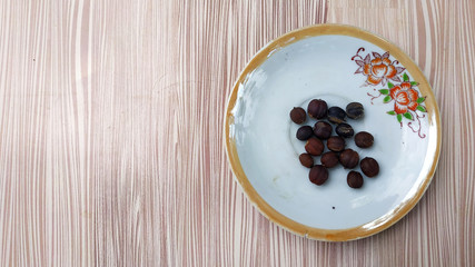 Unprocessed coffee beans, still pure