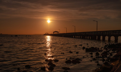 Obraz premium The Pier, early morning sun reflecting on the water