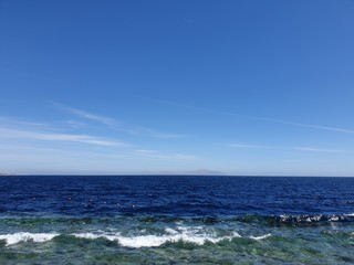 Fototapeta na wymiar sea and blue sky