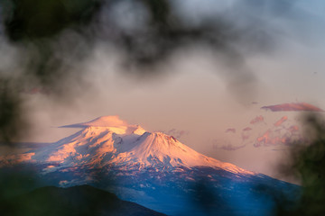Fototapeta premium Sunset on Mount Shasta, California
