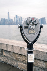 Fernglas mit New York Panorama