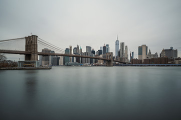 Plakat Brooklyn Bridge und New York Panorama am Tag
