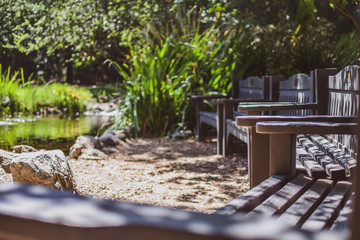 Obraz premium Bench near a Pond