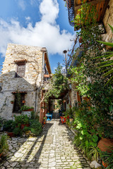 Fototapeta na wymiar winding streets and old houses with flowers in pots in the traditional village of Lefkara on the island of Cyprus
