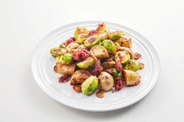 芽キャベツとコンビーフの炒め物